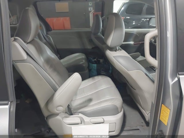 44603775 :رقم المزاد ، 5TDDK3DC0BS013400 vin ، 2011 Toyota Sienna Limited مزاد بيع