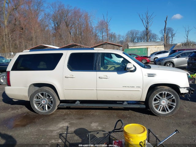 Продажа на аукционе авто 2013 Cadillac Escalade Esv Premium, vin: 1GYS4JEF4DR352526, номер лота: 44603790