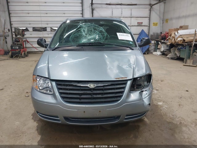 2006 Chrysler Town & Country მანქანა იყიდება აუქციონზე, vin: 1A4GP45R66B558953, აუქციონის ნომერი: 44603982