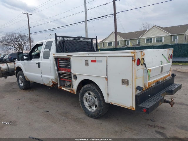 2011 FORD F-250 1FT7X2B65BEC17055 Photo 2