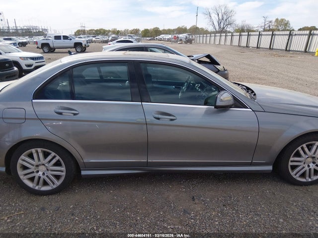 Продажа на аукционе авто 2008 Mercedes-benz C 300 Luxury 4matic/sport 4matic, vin: WDDGF81X28F115172, номер лота: 44604161