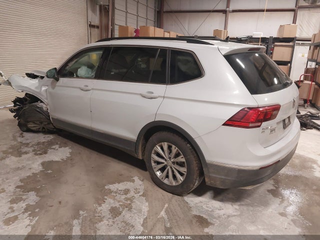 2018 VOLKSWAGEN TIGUAN 3VV3B7AX6JM181519 Photo 2
