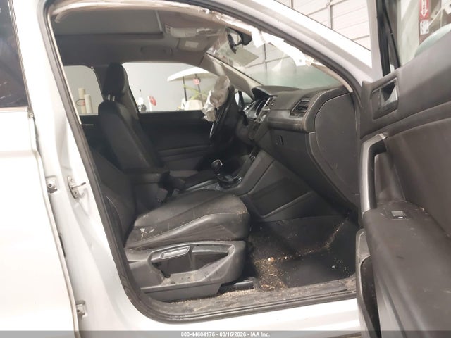 2018 VOLKSWAGEN TIGUAN 3VV3B7AX6JM181519 Photo 4