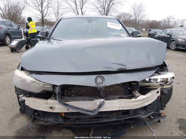 44604184 :رقم المزاد ، WBA3B5G50DNS05524 vin ، 2013 Bmw 328i Xdrive مزاد بيع