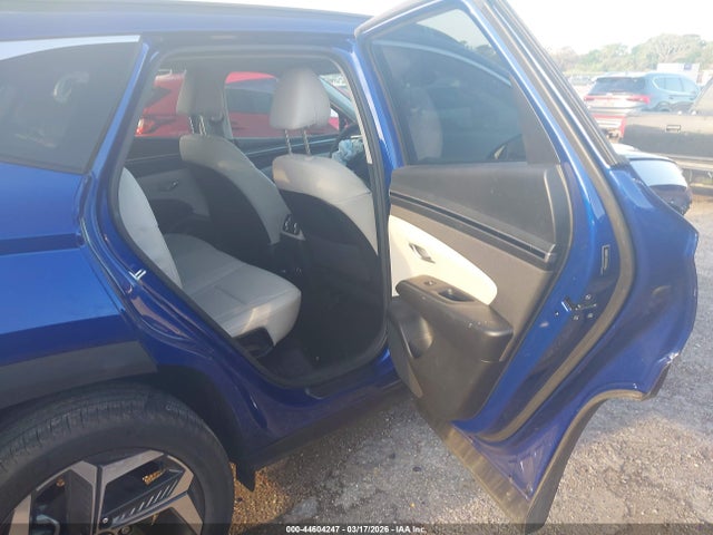 44604247 :رقم المزاد ، 5NMJFCAE7PH270853 vin ، 2023 Hyundai Tucson Sel مزاد بيع