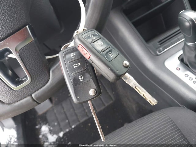 2015 Volkswagen Tiguan S მანქანა იყიდება აუქციონზე, vin: WVGAV7AX8FW611597, აუქციონის ნომერი: 44604263
