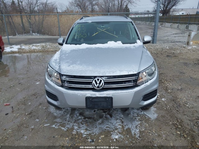 2015 Volkswagen Tiguan S მანქანა იყიდება აუქციონზე, vin: WVGAV7AX8FW611597, აუქციონის ნომერი: 44604263