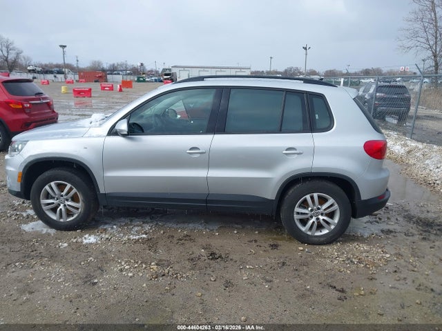 2015 Volkswagen Tiguan S მანქანა იყიდება აუქციონზე, vin: WVGAV7AX8FW611597, აუქციონის ნომერი: 44604263