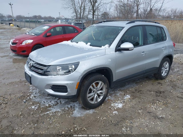 2015 Volkswagen Tiguan S მანქანა იყიდება აუქციონზე, vin: WVGAV7AX8FW611597, აუქციონის ნომერი: 44604263