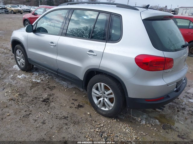 2015 Volkswagen Tiguan S მანქანა იყიდება აუქციონზე, vin: WVGAV7AX8FW611597, აუქციონის ნომერი: 44604263