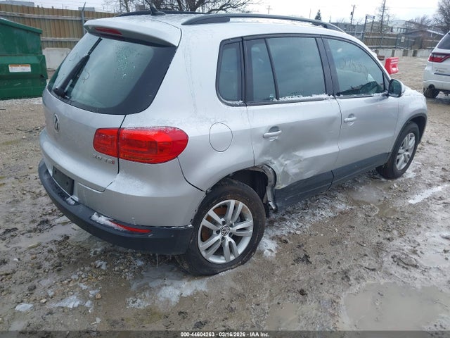 2015 Volkswagen Tiguan S მანქანა იყიდება აუქციონზე, vin: WVGAV7AX8FW611597, აუქციონის ნომერი: 44604263
