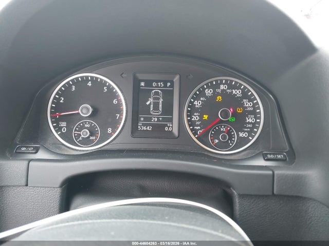 2015 Volkswagen Tiguan S მანქანა იყიდება აუქციონზე, vin: WVGAV7AX8FW611597, აუქციონის ნომერი: 44604263
