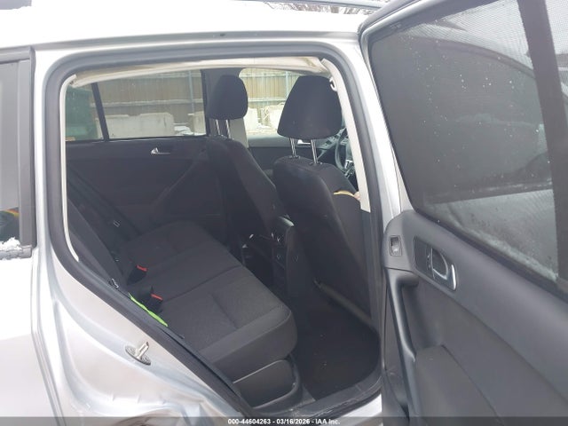 2015 Volkswagen Tiguan S მანქანა იყიდება აუქციონზე, vin: WVGAV7AX8FW611597, აუქციონის ნომერი: 44604263