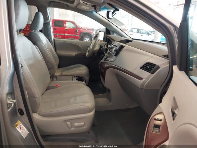 2012 TOYOTA SIENNA 5TDYK3DC1CS267068 Photo 4