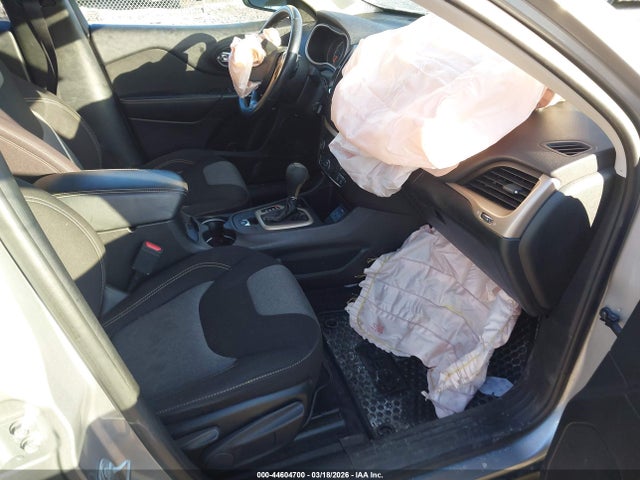 2017 JEEP CHEROKEE 1C4PJLAS9HW559469 Photo 4