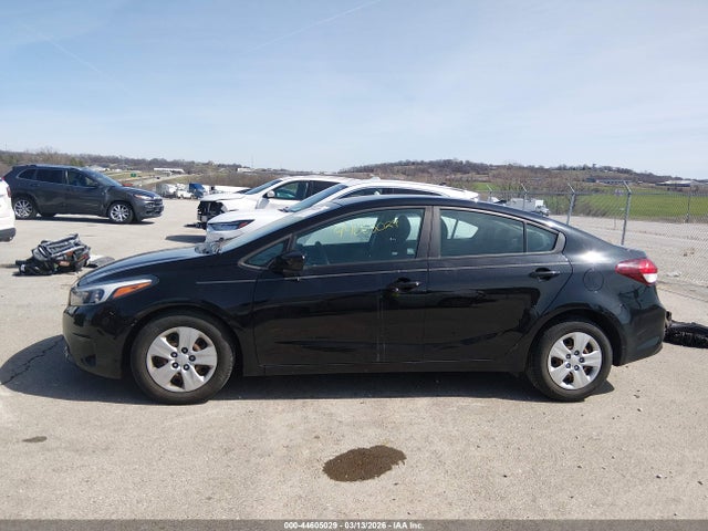 44605029 :رقم المزاد ، 3KPFK4A78JE256581 vin ، 2018 Kia Forte Lx مزاد بيع