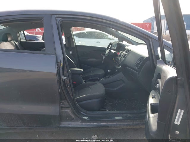 44605304 :رقم المزاد ، KNADN4A39F6503757 vin ، 2015 Kia Rio Ex مزاد بيع