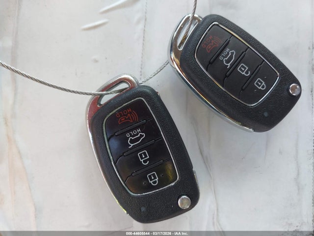 KM8J23A42GU182526 Hyundai TUCSON SE