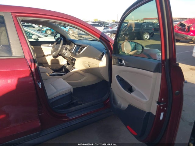 KM8J23A42GU182526 Hyundai TUCSON SE