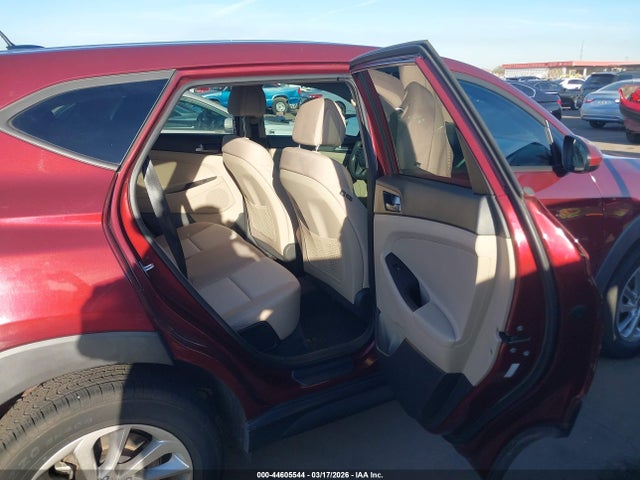 KM8J23A42GU182526 Hyundai TUCSON SE