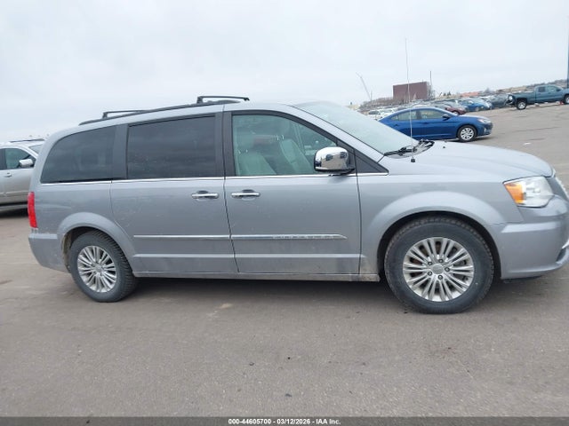 Продажа на аукционе авто 2015 Chrysler Town & Country Touring-l, vin: 2C4RC1CG1FR602269, номер лота: 44605700