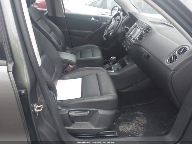 44605727 :رقم المزاد ، WVGAV7AX0HK030766 vin ، 2017 Volkswagen Tiguan 2.0t/2.0t S مزاد بيع
