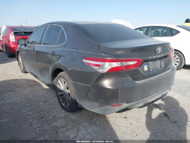 4T1B11HK0JU051960 Toyota CAMRY LE
