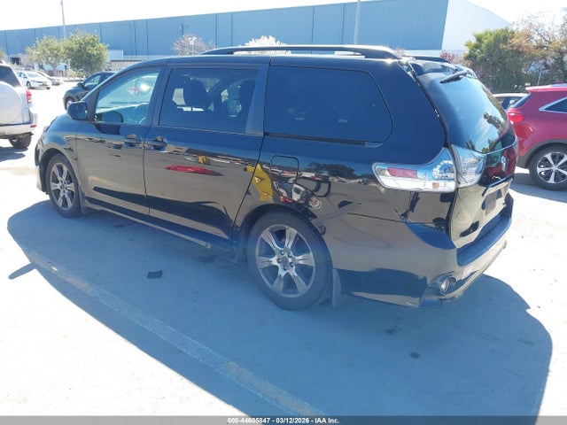 2017 TOYOTA SIENNA 5TDXZ3DC2HS791750 Photo 2