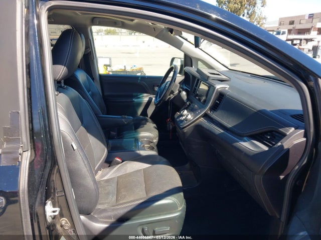 2017 TOYOTA SIENNA 5TDXZ3DC2HS791750 Photo 4
