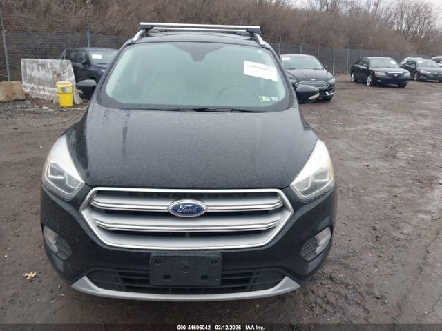 1FMCU9J99HUE25364 Ford Escape Titanium
