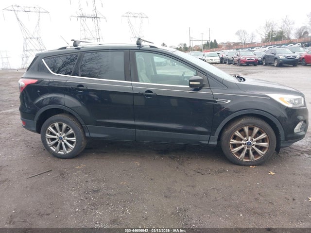 1FMCU9J99HUE25364 Ford Escape Titanium