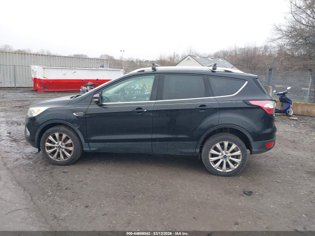 1FMCU9J99HUE25364 Ford Escape Titanium