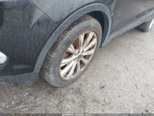1FMCU9J99HUE25364 Ford Escape Titanium