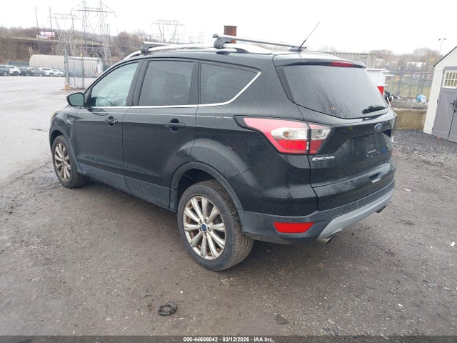 1FMCU9J99HUE25364 Ford Escape Titanium