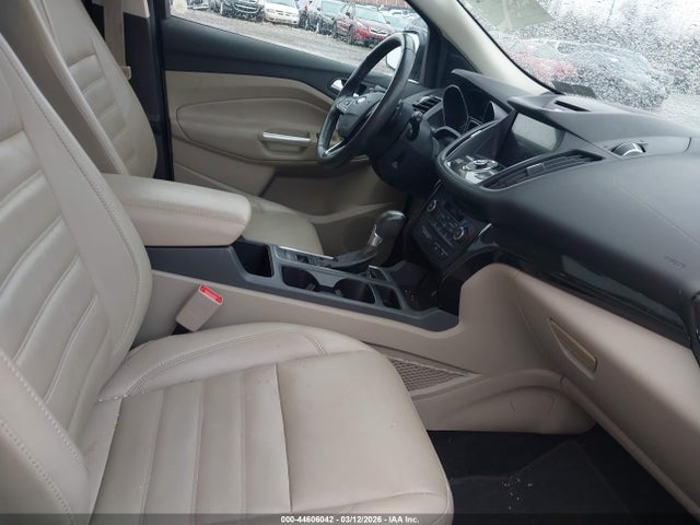 1FMCU9J99HUE25364 Ford Escape Titanium