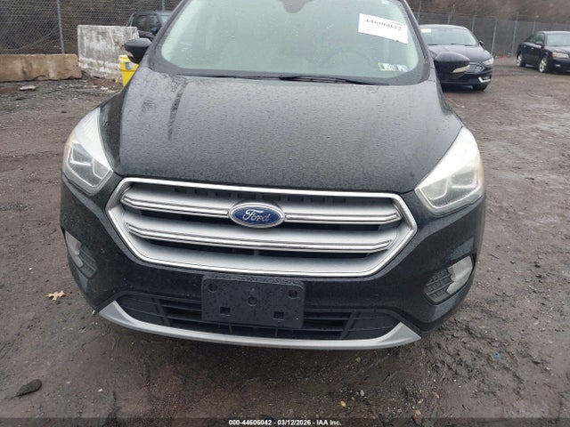 1FMCU9J99HUE25364 Ford Escape Titanium