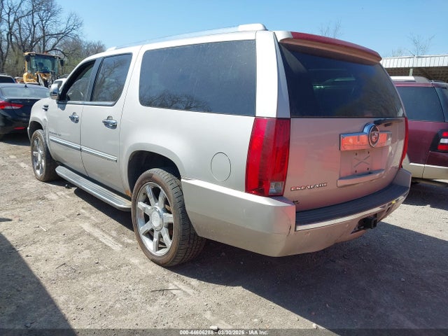 2007 CADILLAC ESCALADE ESV 1GYFK668X7R260393 Photo 2