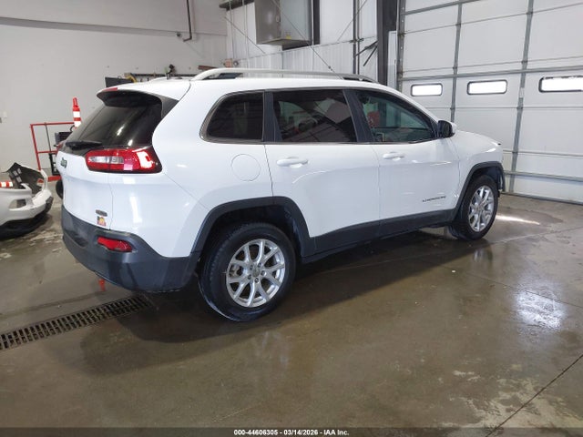 1C4PJLCB9FW747242 Jeep Cherokee Latitude