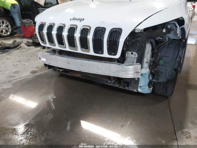 1C4PJLCB9FW747242 Jeep Cherokee Latitude