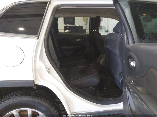 1C4PJLCB9FW747242 Jeep Cherokee Latitude