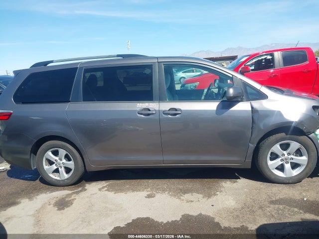 Toyota Sienna Le 7 Passenger 2017 5TDKZ3DC8HS874772 Image 14