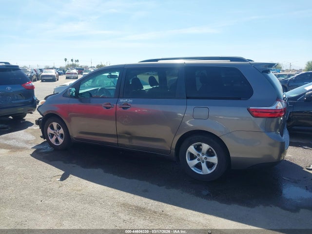 Toyota Sienna Le 7 Passenger 2017 5TDKZ3DC8HS874772 Image 15