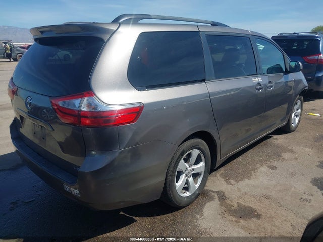 Toyota Sienna Le 7 Passenger 2017 5TDKZ3DC8HS874772 Image 4