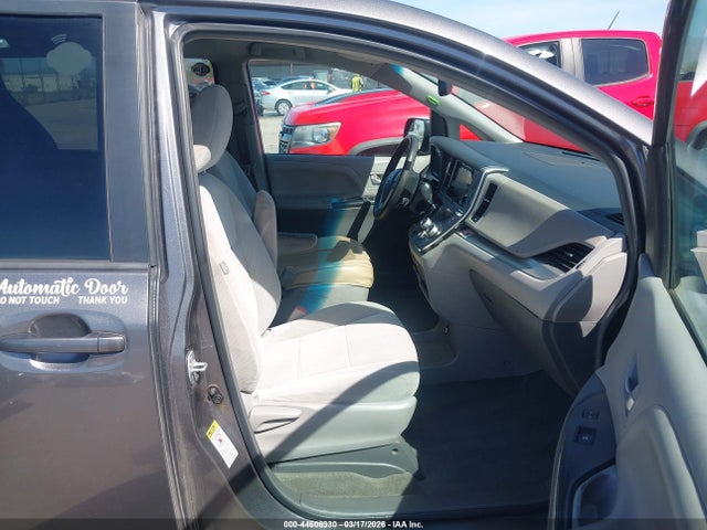 Toyota Sienna Le 7 Passenger 2017 5TDKZ3DC8HS874772 Image 5