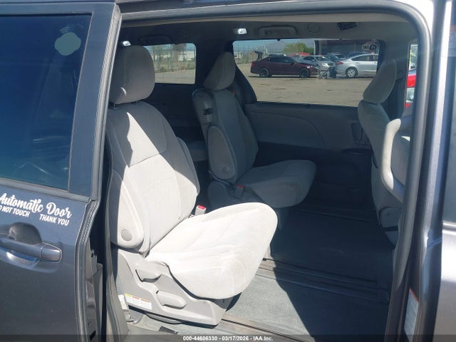 Toyota Sienna Le 7 Passenger 2017 5TDKZ3DC8HS874772 Image 8