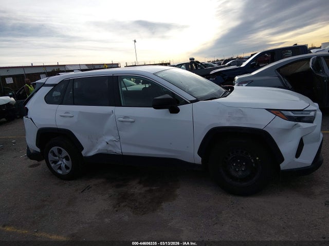 2T3F1RFV8RC446874 Toyota RAV4 LE