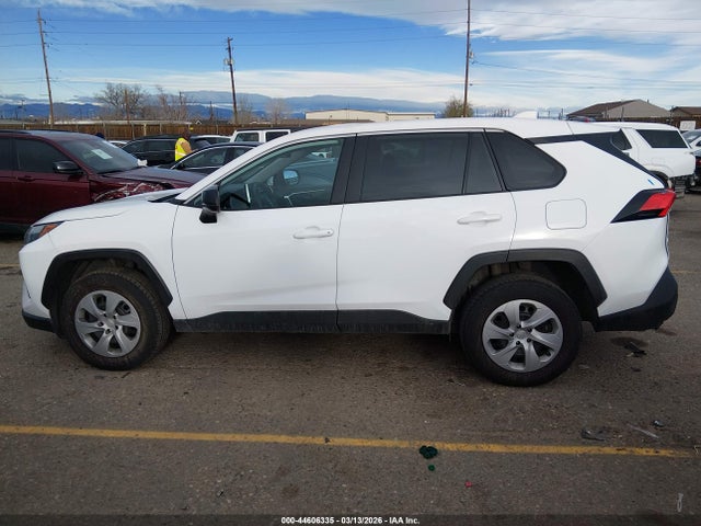 2T3F1RFV8RC446874 Toyota RAV4 LE