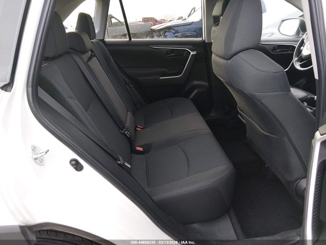 2T3F1RFV8RC446874 Toyota RAV4 LE