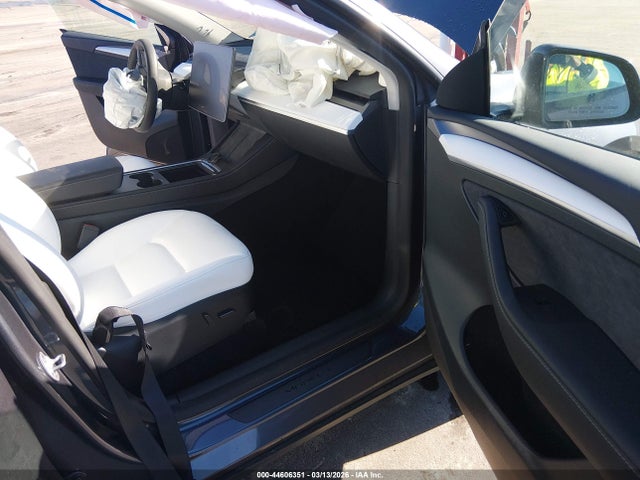 Продаж на аукціоні авто 2023 Tesla Model Y Awd/long Range Dual Motor All-wheel Drive, vin: 7SAYGDEE6PF848277, номер лоту: 44606351