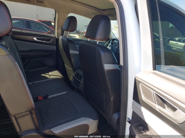 Продажа на аукционе авто 2024 Volkswagen Atlas 2.0t Peak Edition Se W/technology, vin: 1V2CR2CA0RC556841, номер лота: 44606405